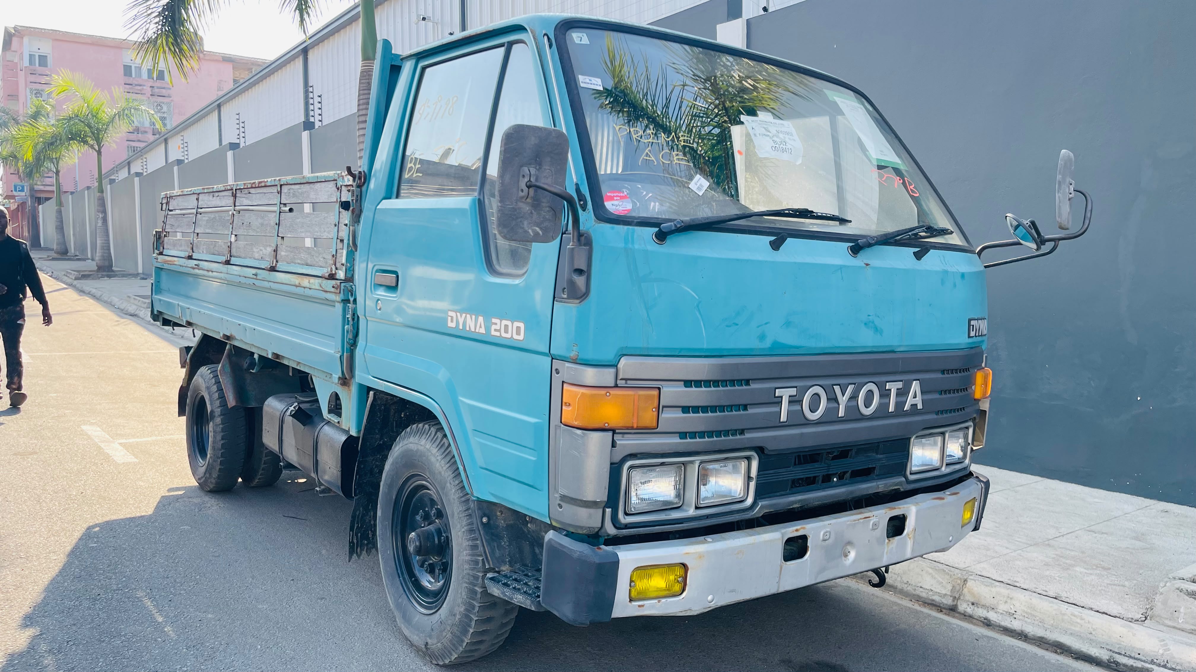 TOYOTA DYNA